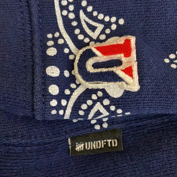Undefeated Navy Blue Pullover Bandana Print Hoodie - Size Small - Picture 6 of 10